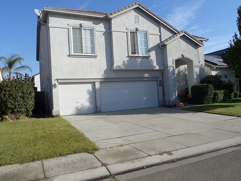729 Wynyard Cir — Photo 2