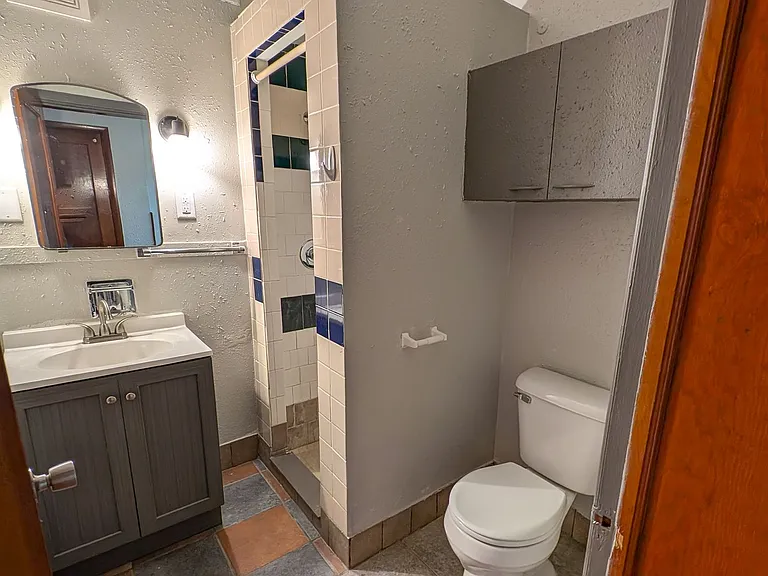 704 Hickory St — Photo 9