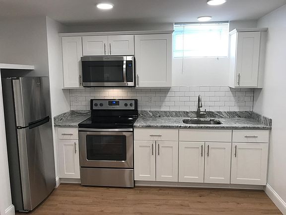 3rd image of 222 Waterman St Unit 4