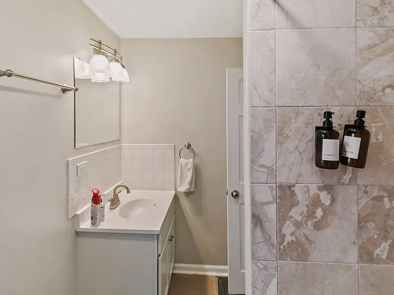 225 W Park Ave #1 — Photo 11