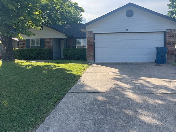 2nd image of 105 Oakridge Dr