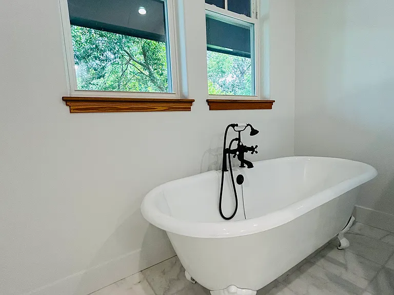 296 NW 12th Ave — Photo 36