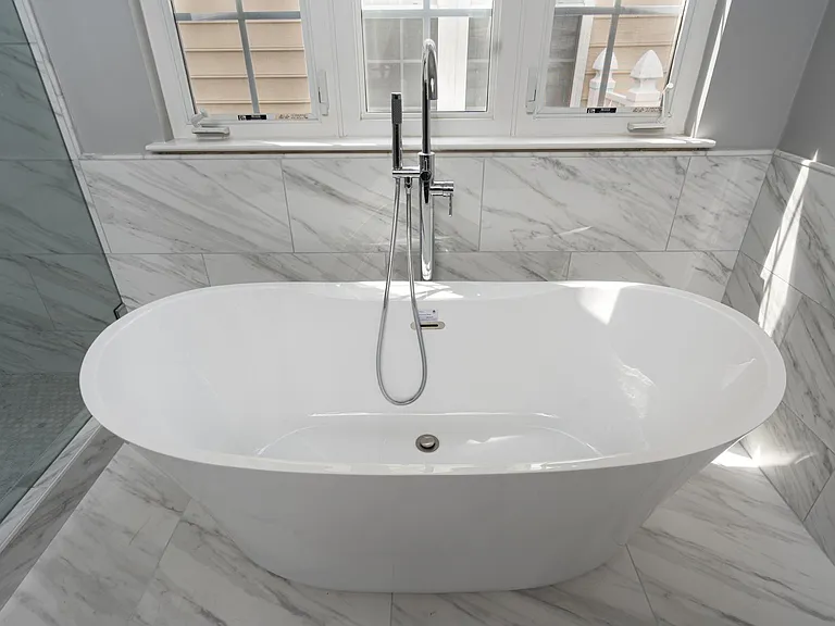 Freestanding tub