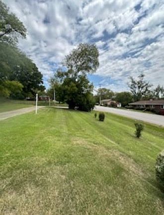 3rd image of 626 W Nocturne Dr
