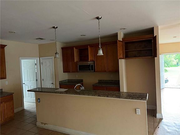 3rd image of 4712 Tulip St