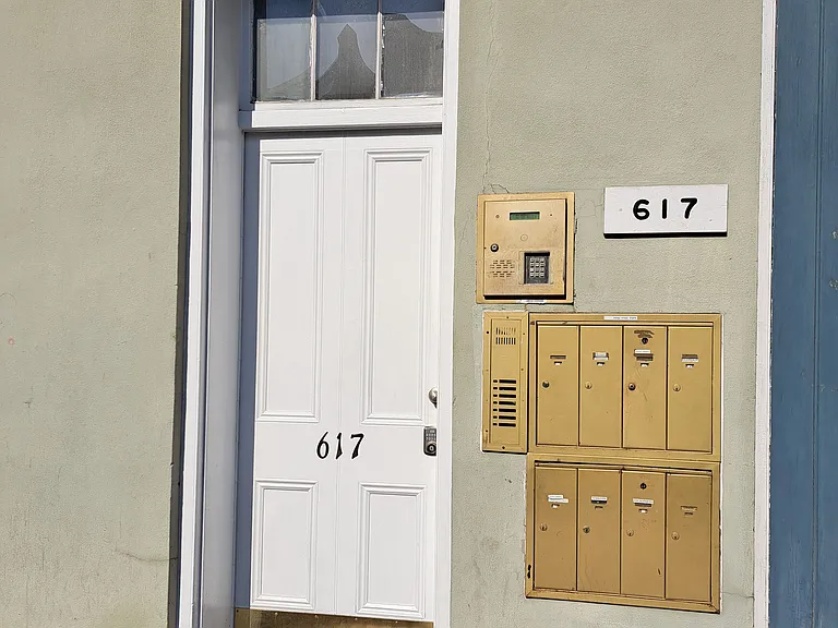 617 Dauphine St #9 — Photo 2