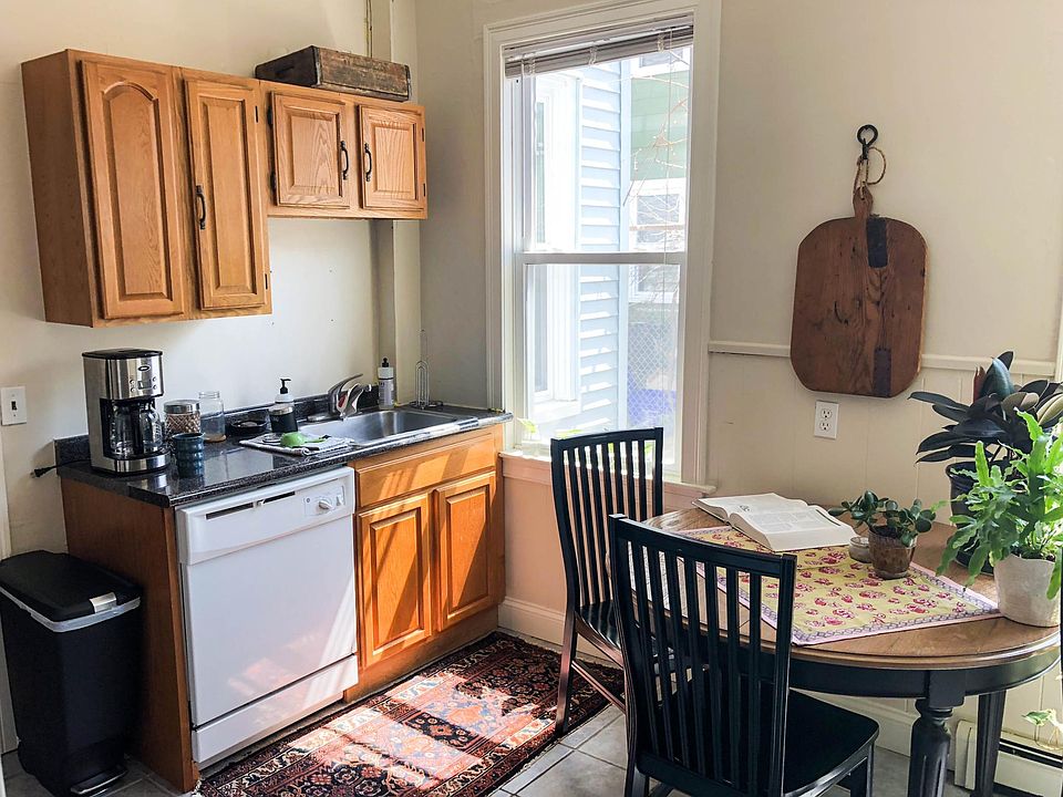 MODERN Eat-in KITCHEN!