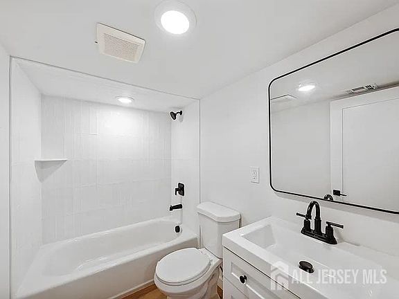5th image of 3 Meadow Rd APT 1