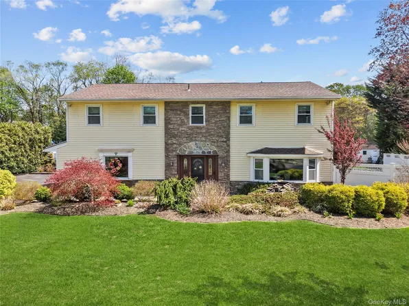 12 Mansfield Lane S, East Northport, NY 11731