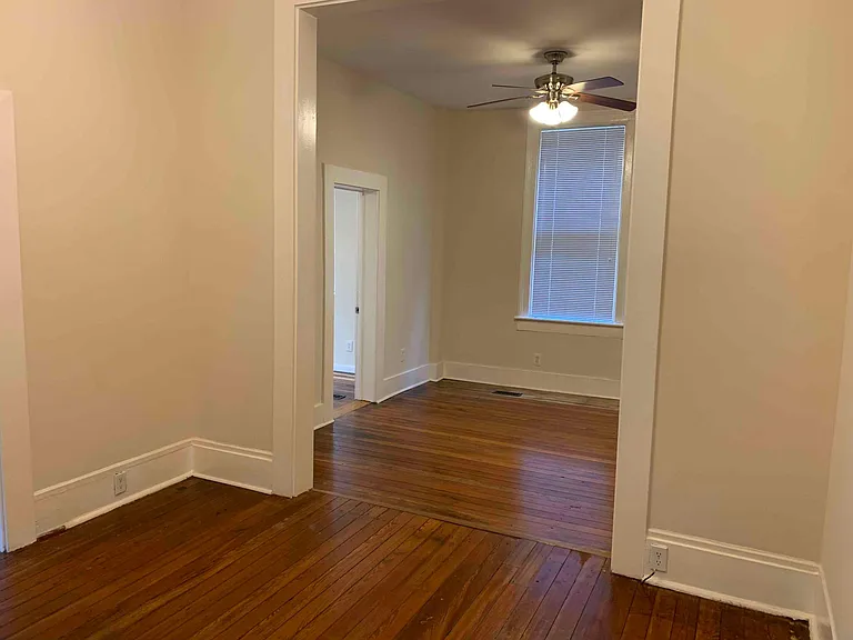 903 Montgomery St — Photo 7