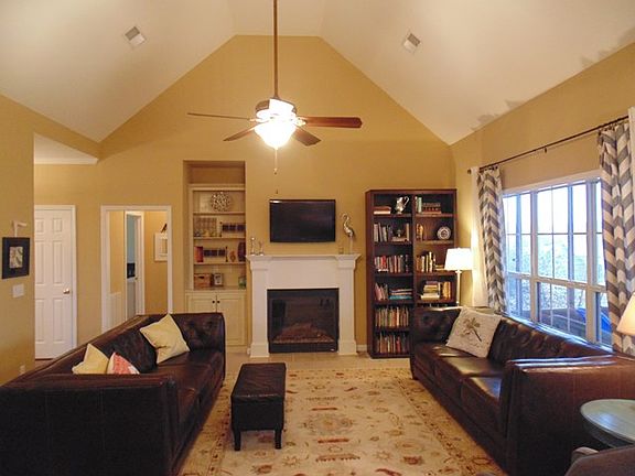 4th image of 328 Lakes Dr N