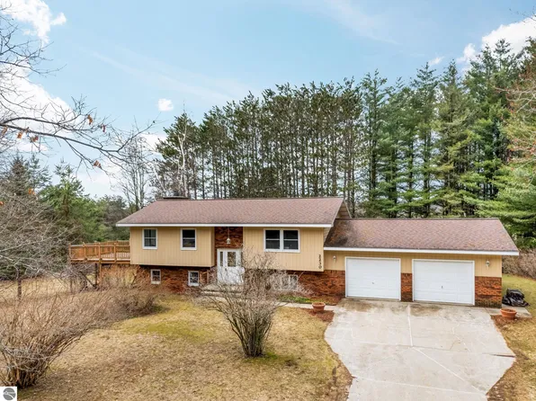 2230 S 43 1/2 Rd, Cadillac, MI 49601