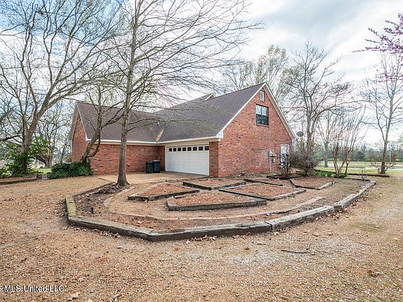 3rd image of 617 S Wedgewood Rd