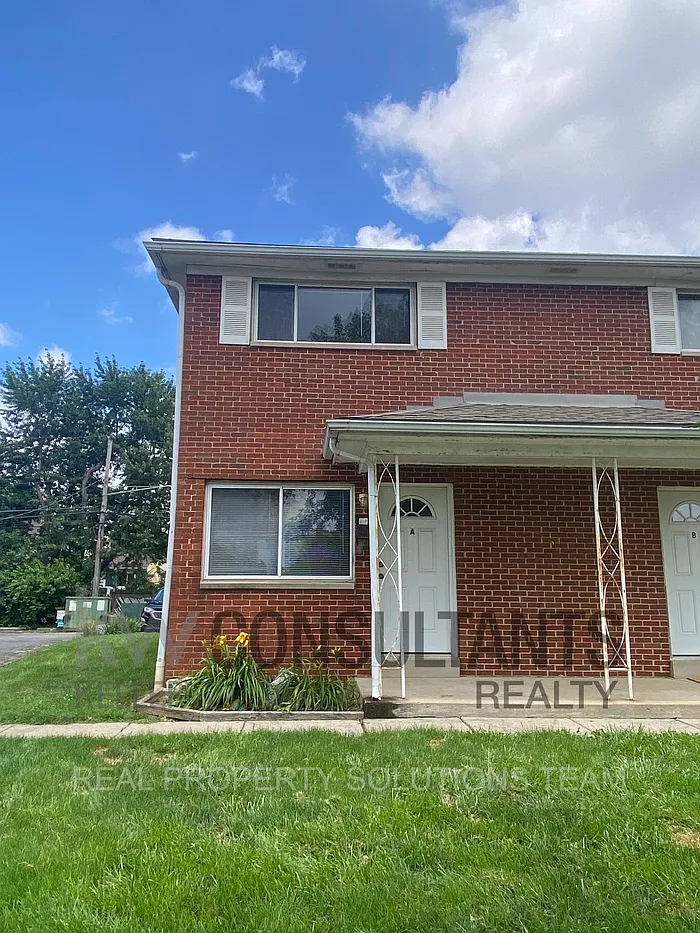 2 bed, 1.0 bath, 1050 sqft, $995 — Photo 1