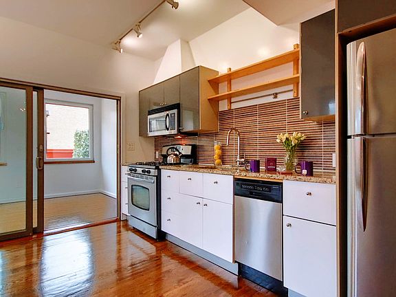 3rd image of 11 Waverly Pl Ph A