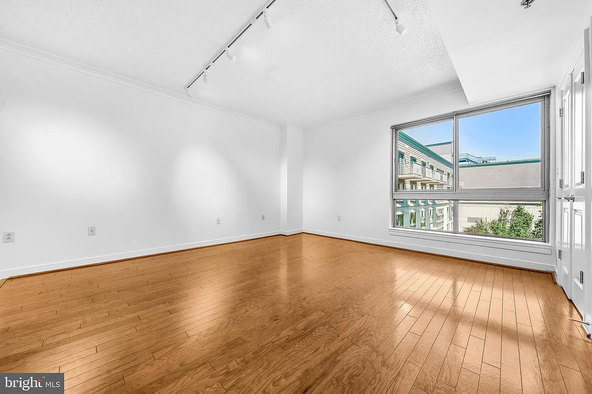 Building Photo - 777 7th St NW #1003