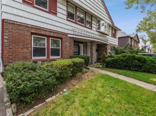 22148 58th Ave, Oakland Gardens, NY 11364