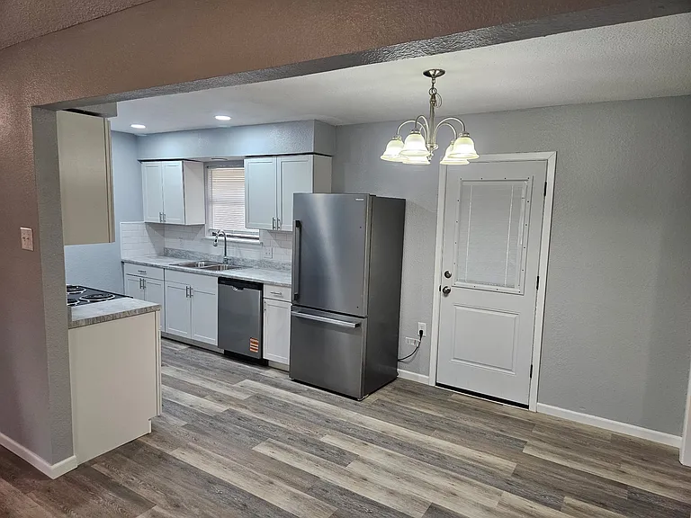 3701 Duke Ln — Photo 5
