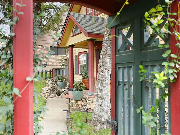 2nd image of 3567 Red Oak Ln