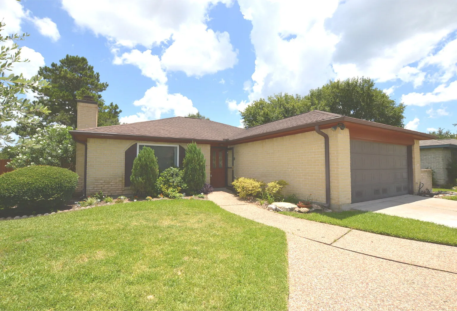 2 bed, 2.0 bath, 1300 sqft, $2,000 — Photo 1