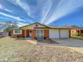 1104 Hickory St, Roscoe, TX 79545