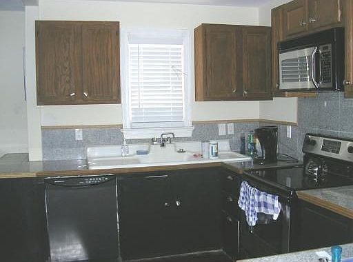 4th image of 125 Beach Park Pl
