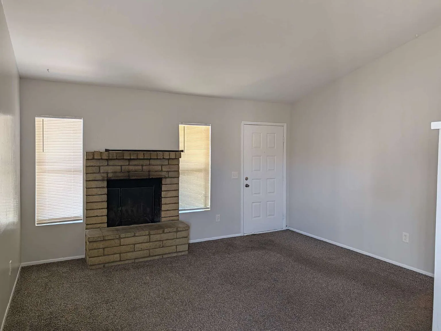 3 bed, 2.0 bath, 1040 sqft, $1,995 — Photo 4