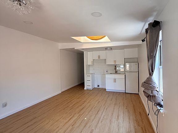 3rd image of 252 S 10th St APT 3R