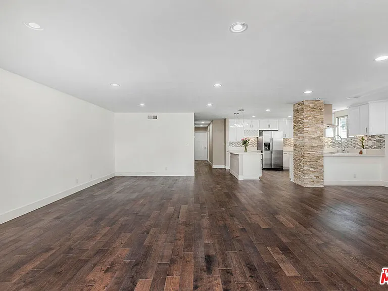 150 N Almont Dr #203 — Photo 7