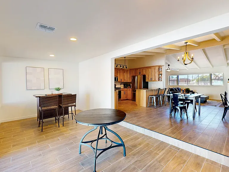 1439 E Linden St — Photo 8