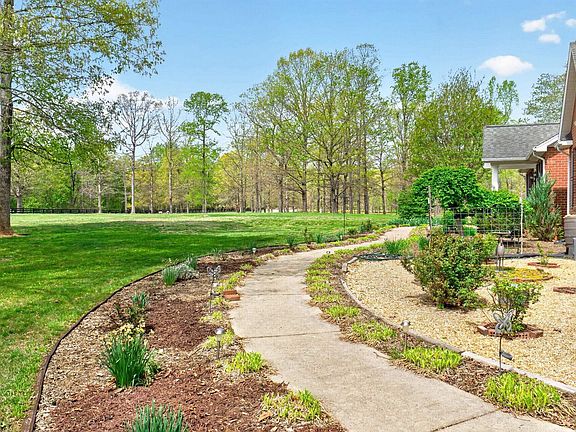 4th image of 133 Pine Forest Ln