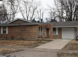 521 Golfwood Dr, Ballwin, MO 63021