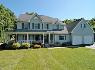 17 Woods Edge Ct, Belvidere, NJ 07823