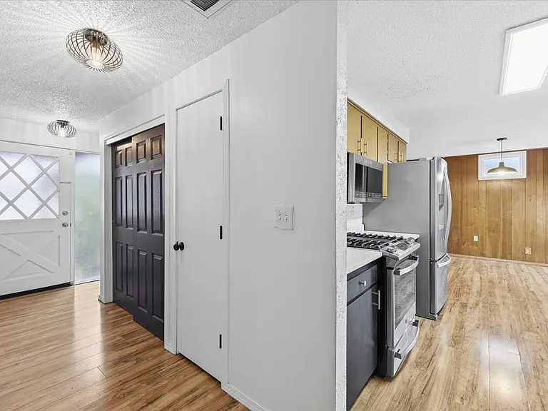 2500 Alma Dr — Photo 6