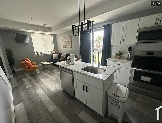 2 bed, $1,825 — Photo 2