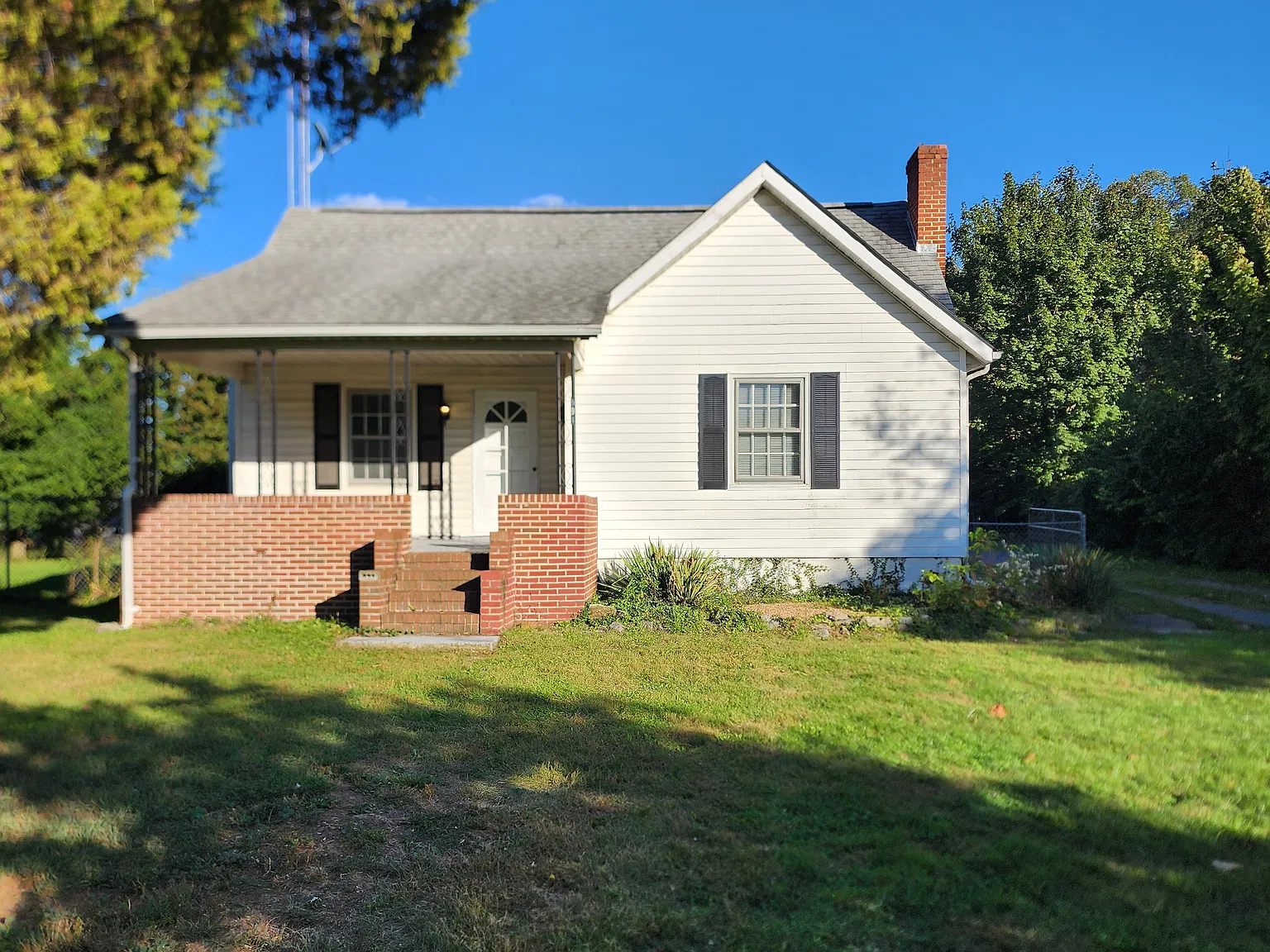 3 bed, 2.5 bath, $2,000 — Photo 1