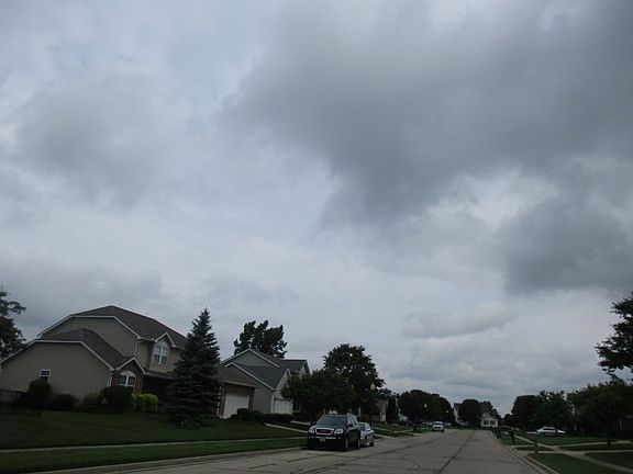5th image of 525 Meadow Glen Ave