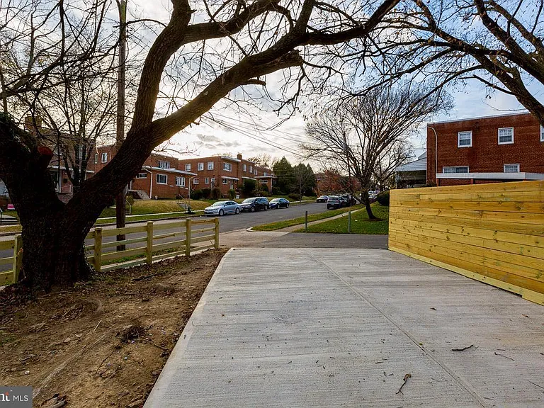 951 Jefferson St NE — Photo 34