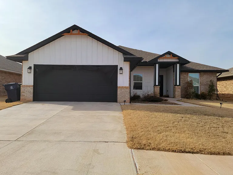 4705 Apatite Bluff Dr — Photo 1