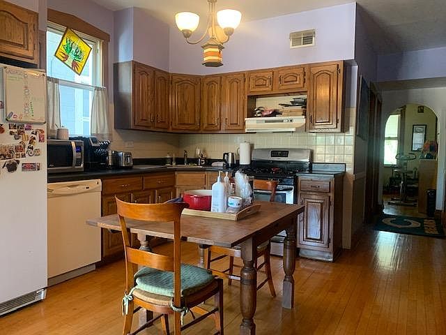 1st image of 5038 W Gunnison St #2