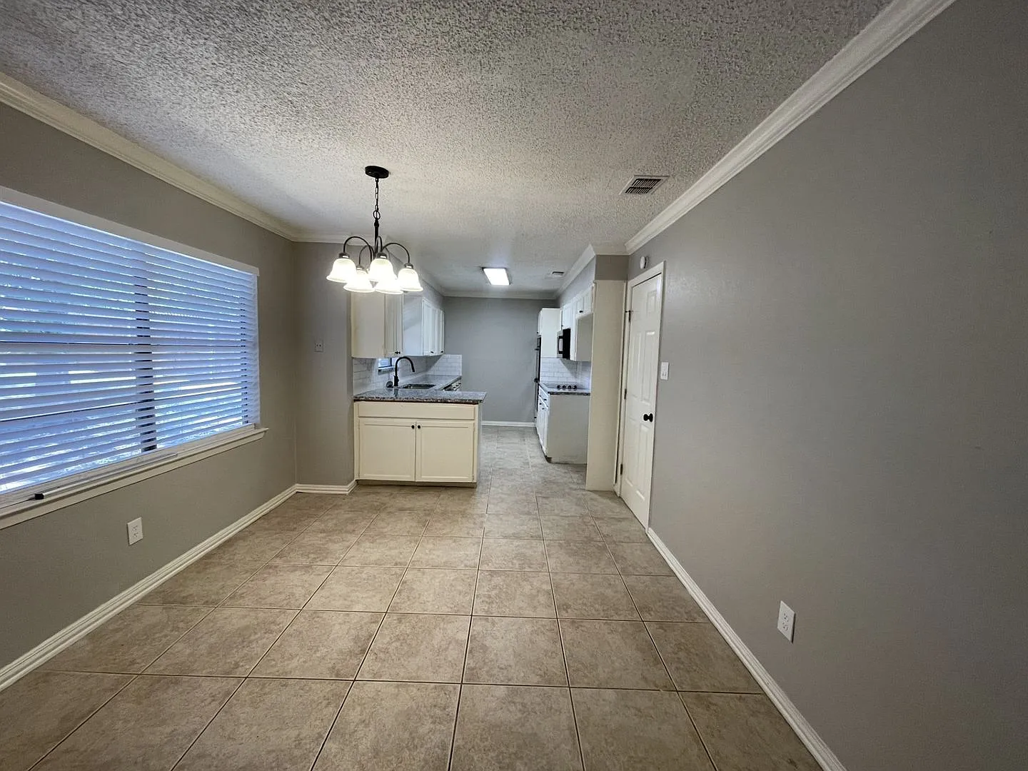 3502 Leighton Dr, Arlington, TX 76015 — Photo 3