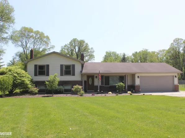 10111 Pound Rd, Columbus, MI 48063