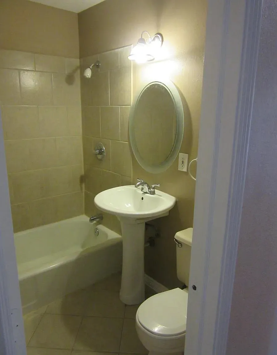 5 bed, 2011 sqft, $3,900 — Photo 1