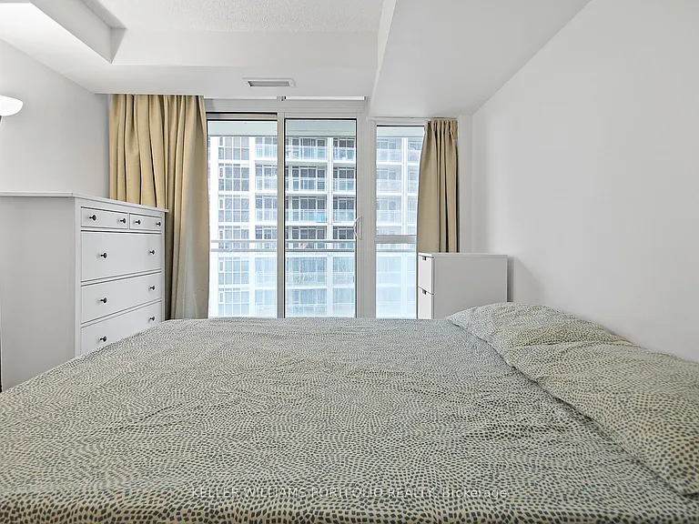 35 Bastion St #1120 — Photo 19