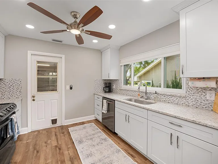 8140 NW 48th Ln — Photo 19