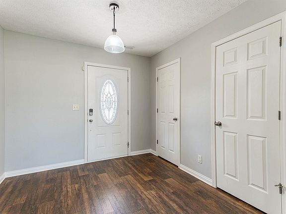 2nd image of 9434 Hedgewood Ct