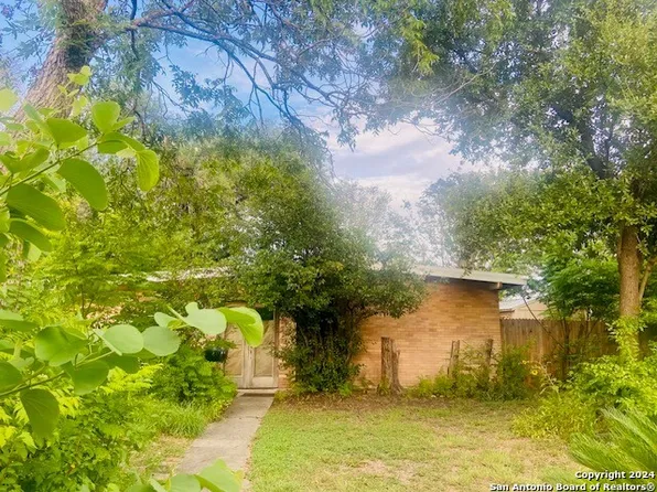 331 Meadowood Ln., San Antonio, TX 78216