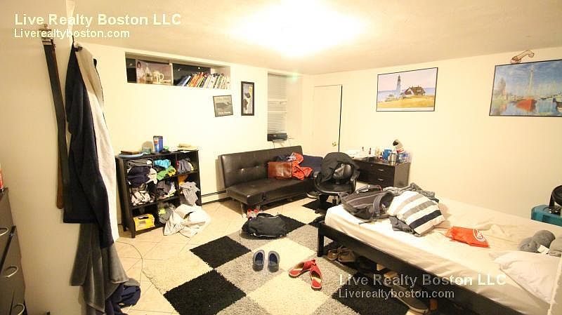 2nd image of 55 Gardner St