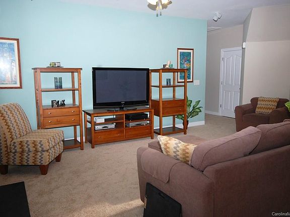 5th image of 519 Clearwater Dr