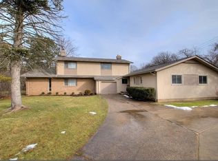 3129 Warrensville Center Rd, Shaker Heights, OH 44122